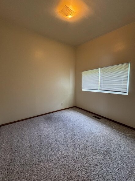 Building Photo - 1850 Ivy Ln