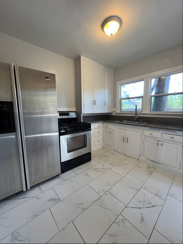 Foto del edificio - BeautiRemodeled Studio Type Apartment - Co...