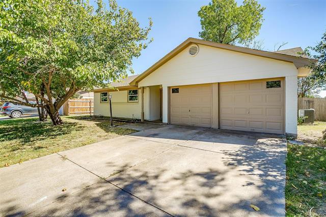 Building Photo - 921 Willow Cir S