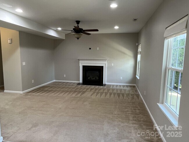 Building Photo - 10855 Tailwater St