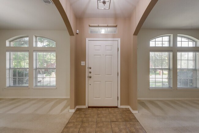 Foto del edificio - Fantastic 3 bed 3 bath home zoned for Flow...