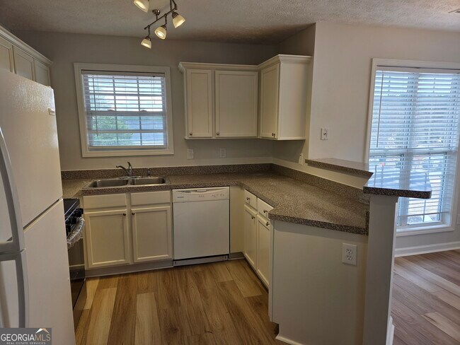 Foto del edificio - 14 Huntington Dr