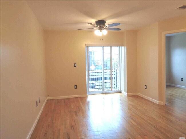 Foto del edificio - 1440 Loring Ave