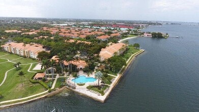 Building Photo - 160 Yacht Club Way