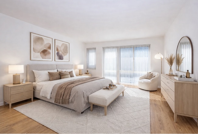 Photo - North Sheridan Road, Chicago, IL 60657 - 2 BR 2 BA condo