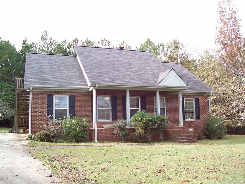 Single Story House w/lots of attic storage House for Rent in Bogart
