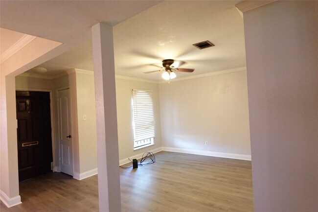Foto del edificio - 11115 BurningBush Ln
