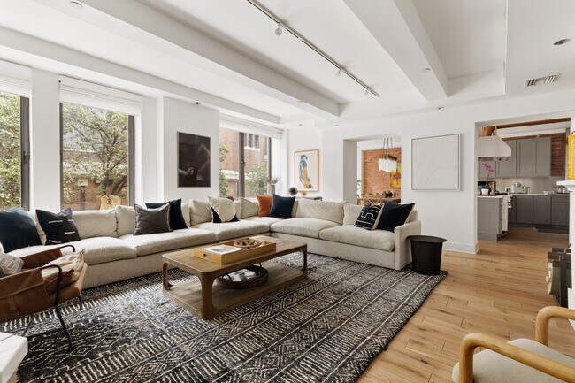 Building Photo - 122 E 25th St