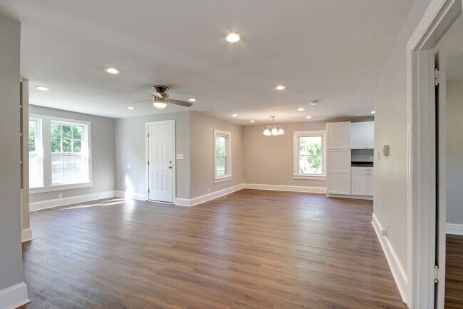 Foto del edificio - Charming Renovated Ranch Style Home With  ...