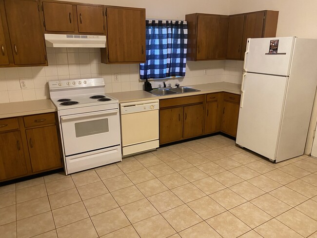 Kitchen - 5036 Hot Wells Rd