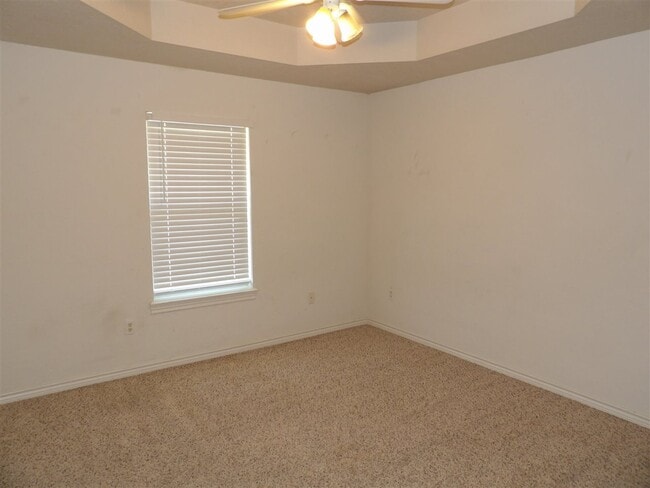 Building Photo - 405 SE Lancelot Ln