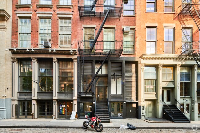 Building Photo - 595 Broadway