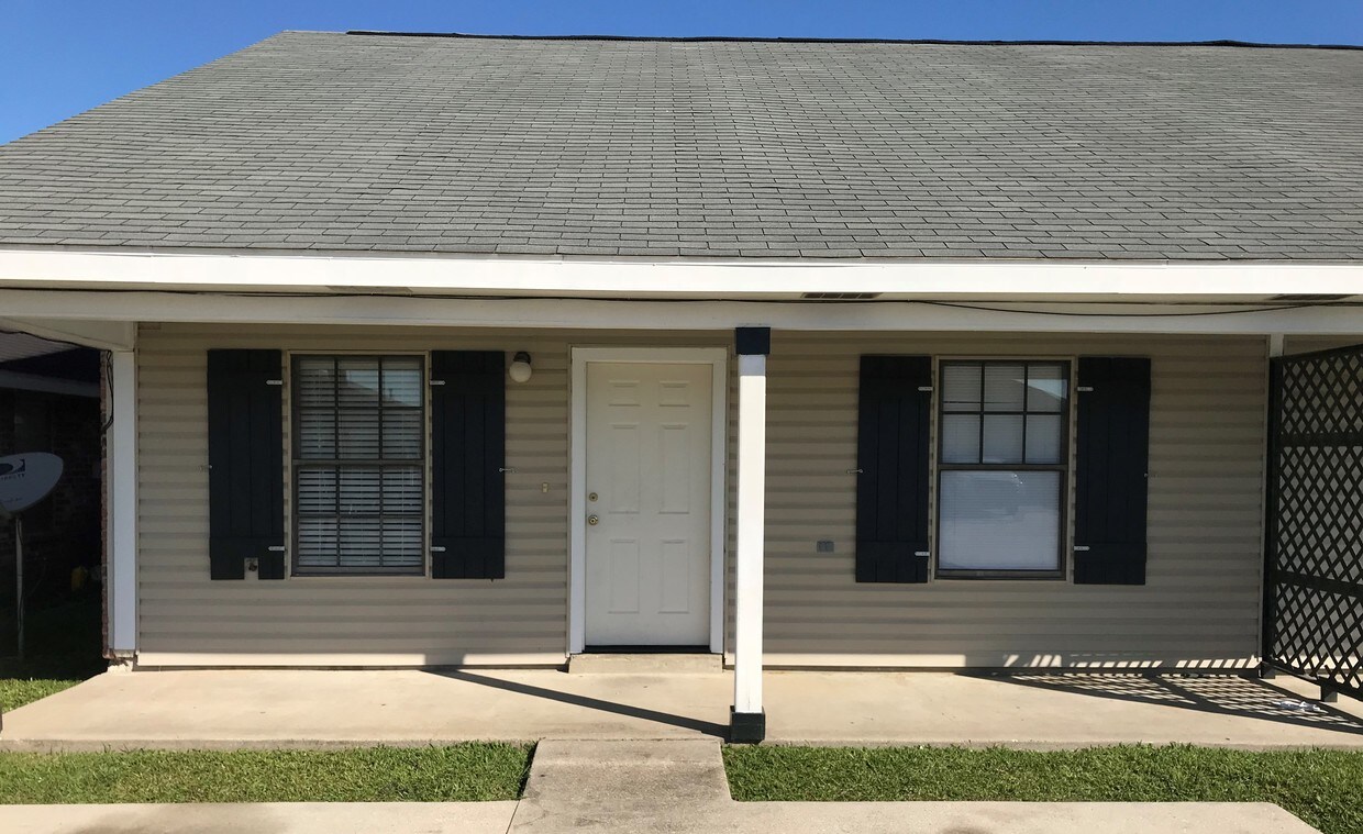 214C Gloria St, Thibodaux, LA 70301 Townhome Rentals in Thibodaux LA