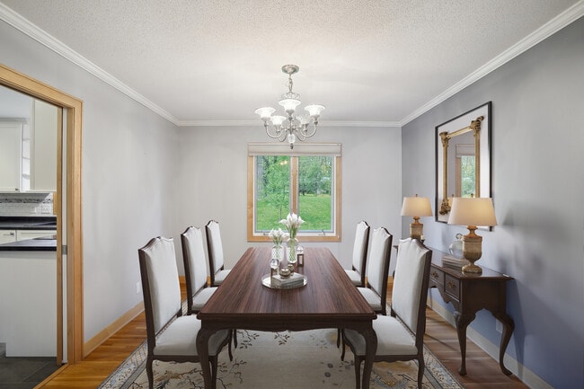 Foto del edificio - 2425 Merrimac Ln N