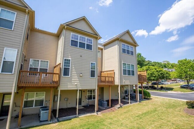 Building Photo - 4BR Townhome in Gate Community