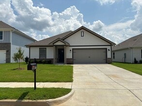 Building Photo - 15897 Ruthie Lynn Dr