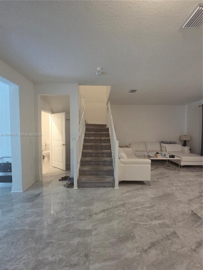 Foto del edificio - 21124 NE 8th Ave