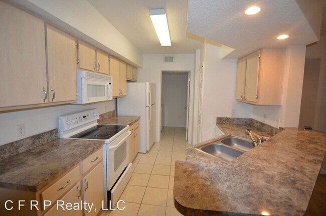 Building Photo - 3 br, 2 bath House - 724 Crest Pines Dr #521