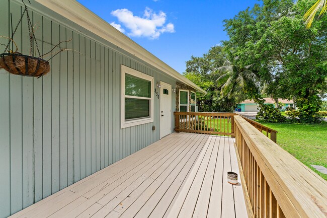 Foto del edificio - 856 SW Rustic Cir