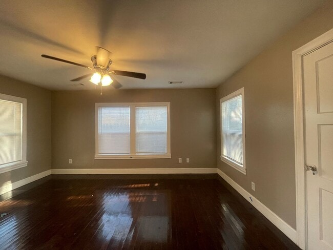 Building Photo - Cute 1 Bed, 1 Bath Duplex in Bryan