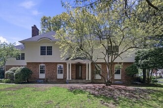 Building Photo - 18 Tennyson Dr