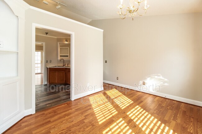 Building Photo - 4811 Seminole Ct