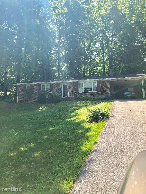 Primary Photo - 3 br, 1.5 bath House - 1511 Chickees