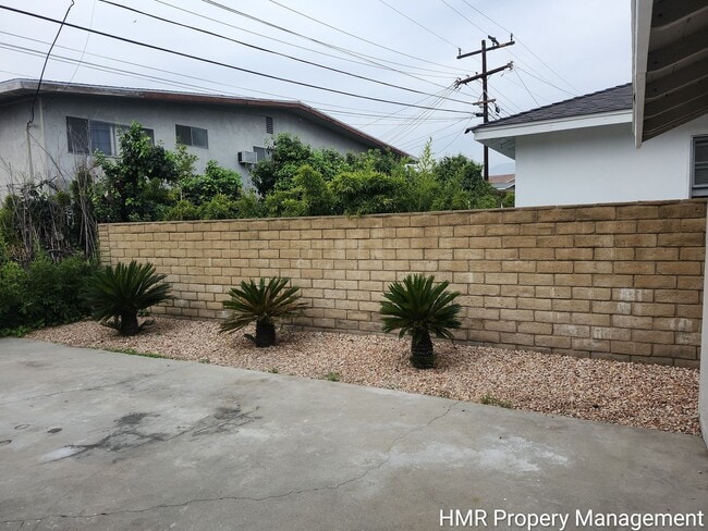 Foto del edificio - Charming Updated Home with Modern Upgrades