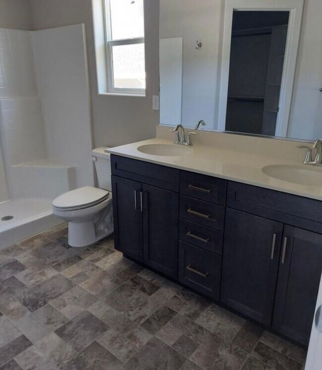 Foto del edificio - Amazing 3 bed, 2.5 bath with 2 car garage townhome!