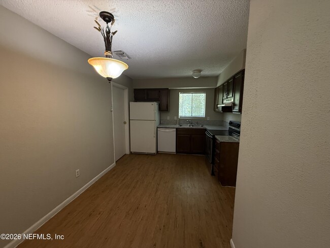 Building Photo - 808 Meadowbrook Dr