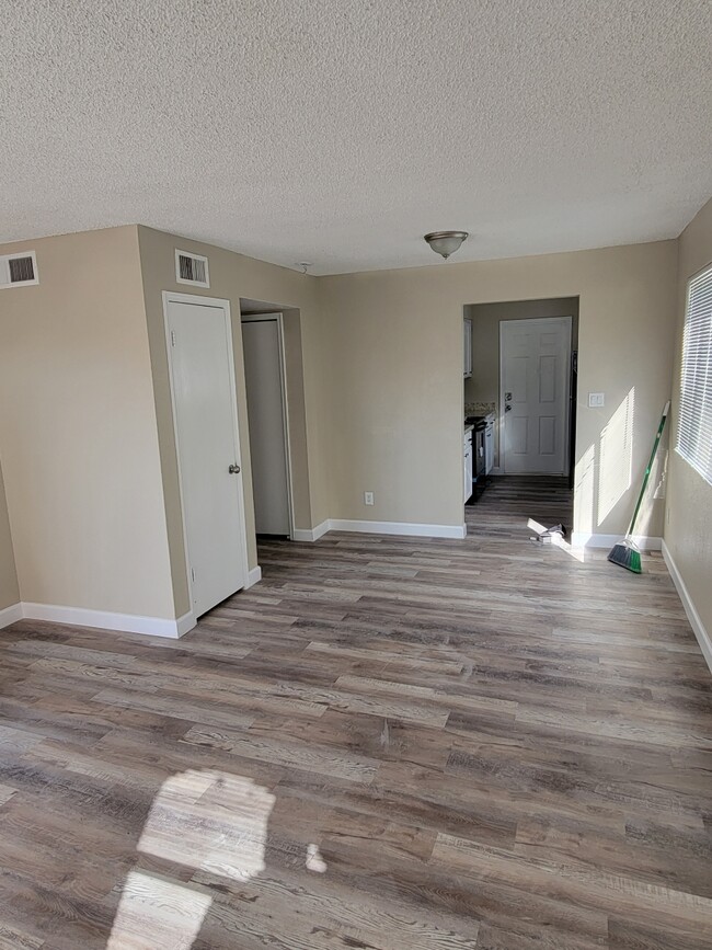 Living room - 371 W Spruell Ave