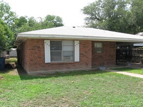 Building Photo - 1213 Park St