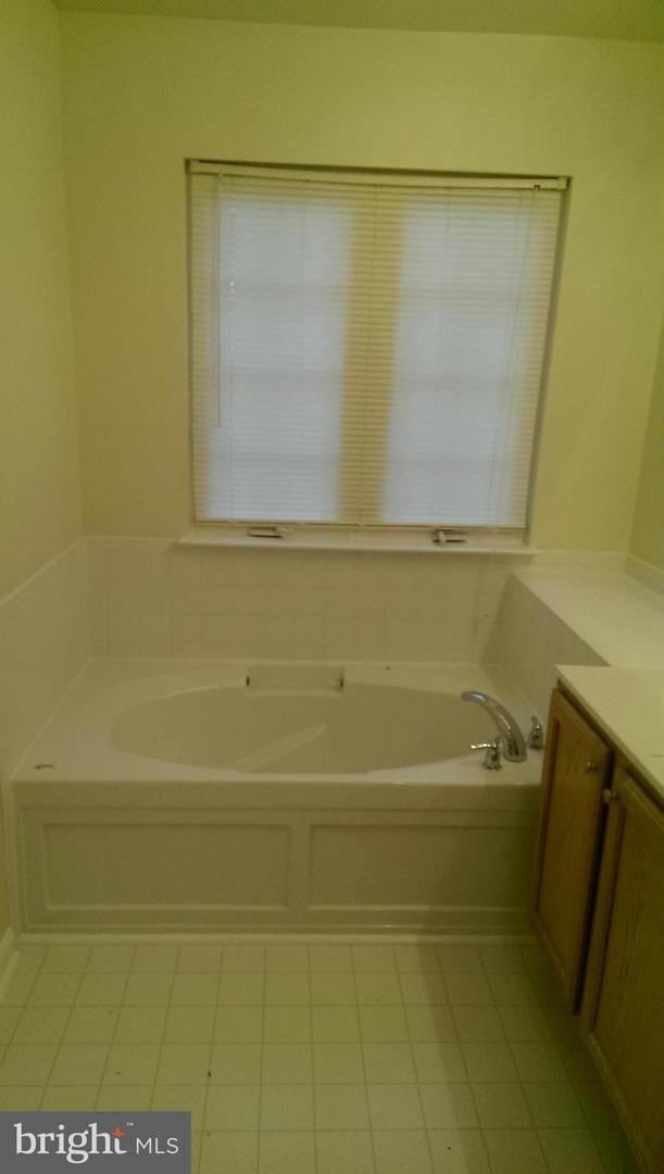 Building Photo - 823 Fairview Village Ct