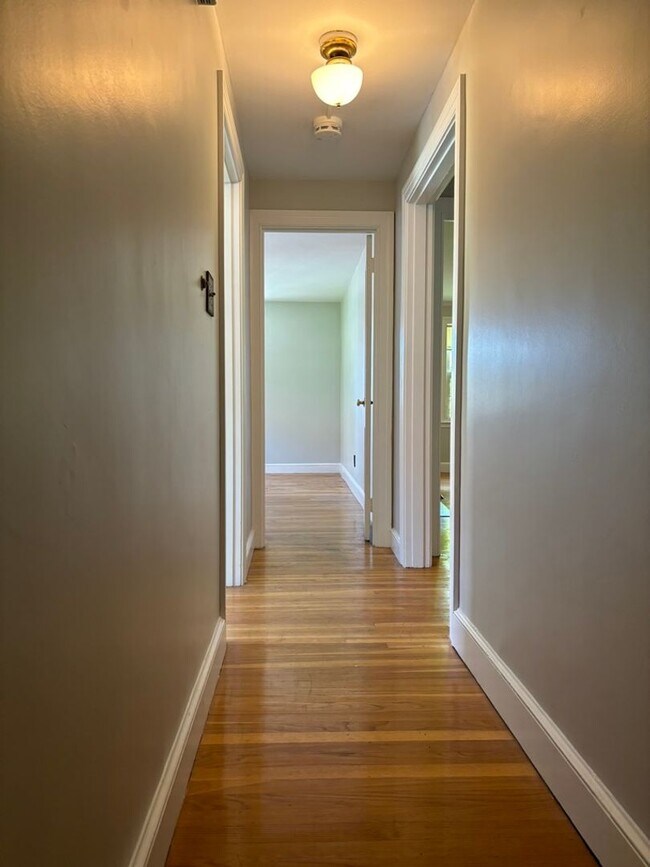 Building Photo - 8 Church St