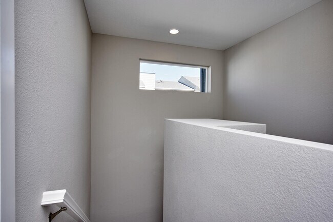 Building Photo - Creekline Townhomes