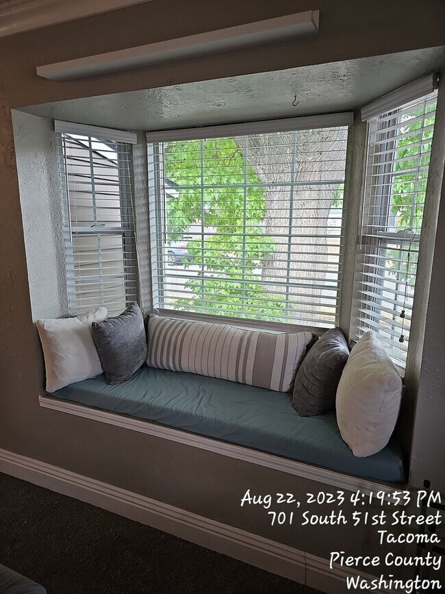 Foto del edificio - Heart of South Tacoma area - 3 bedroom 1.5...