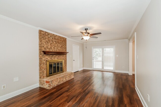 Foto del edificio - 9907 Fairway Ridge Rd