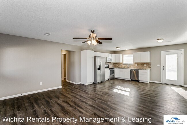 Building Photo - 2 br, 2 bath House - 3723 E. Funston