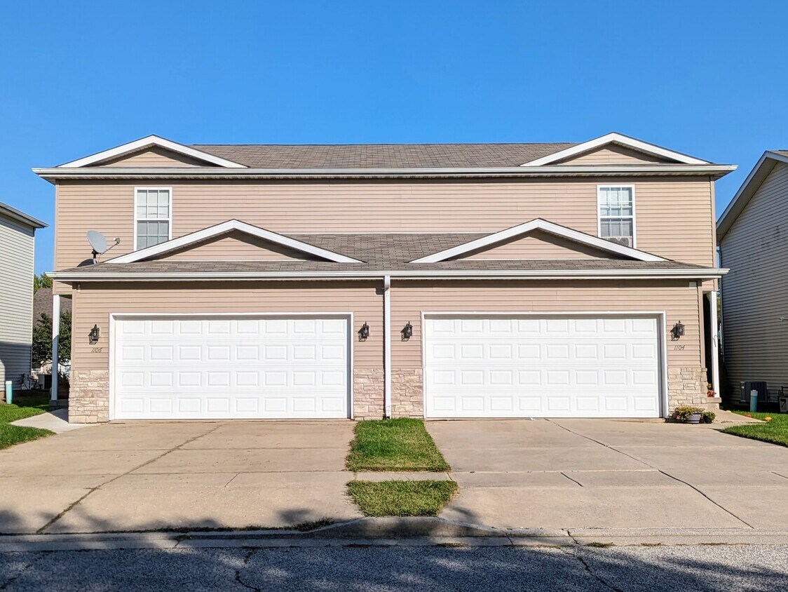 1106 Emma Ct, Valparaiso, IN 46383 Townhome Rentals in Valparaiso IN