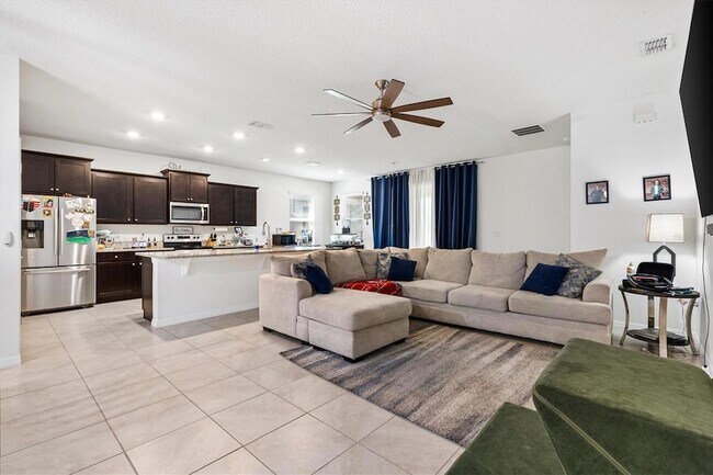 Foto del edificio - 5470 Sunshine Dr