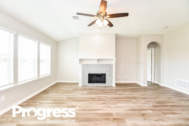 Building Photo - 204 Independence Tr