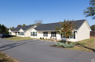 Building Photo - 217 Walnut Hill Dr