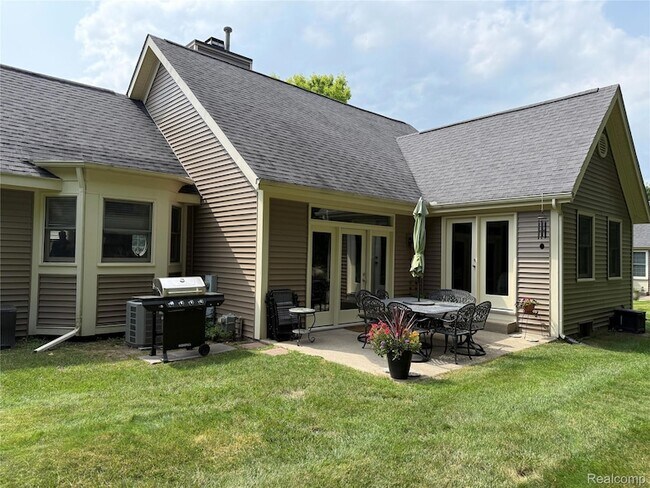 Building Photo - 7670 Golden Hill Ct