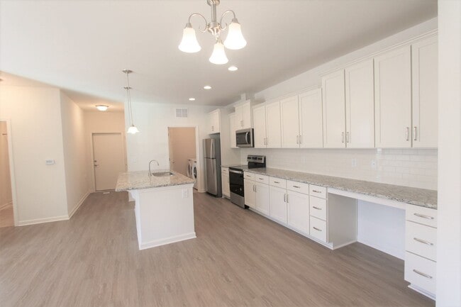 Building Photo - BEAUTIFUL 3BD 2.5 BTH Apartment home RAINTREE - Ballantyne Commons Pkwy