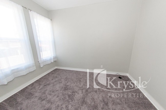Building Photo - Lower level apartment near Downtown Vallejo