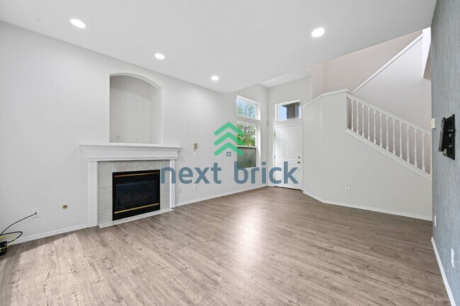 Foto del edificio - Charming 3-Bed with 2.5 Baths in Mountlake Terrace – Spacious 1561 Sq Ft Retreat!