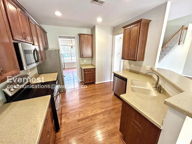 Building Photo - 2405 Silver Lake Terrace