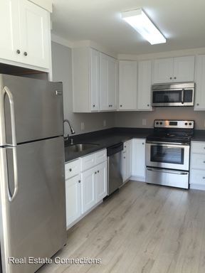 Building Photo - 647 Sinclair Dr