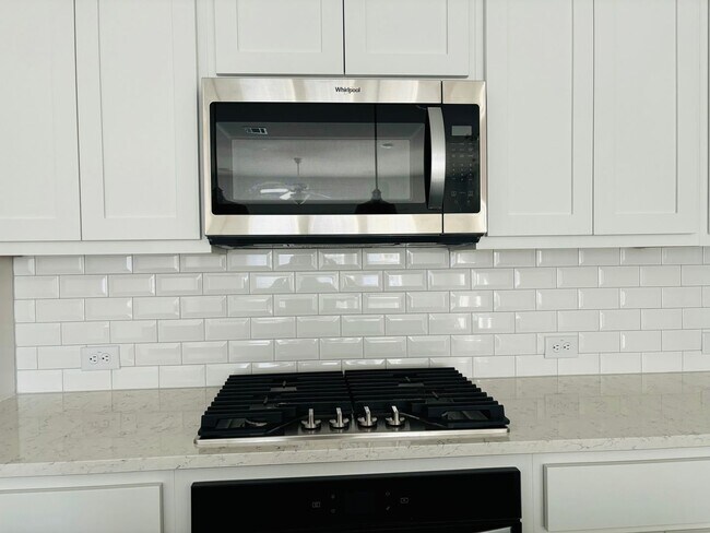 Foto del edificio - BRAND NEW HOUSE  - 3 BED , 3 BATH