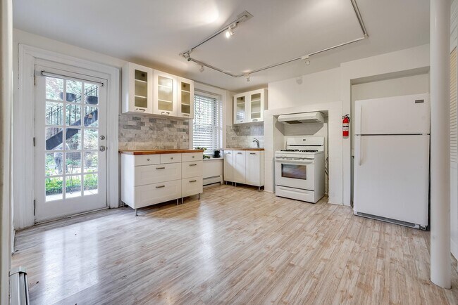Building Photo - 540 Bergen Ave